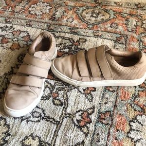 Vince sneakers size 8.5 leather